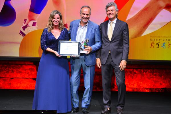 6 Antonio Cabrini With Valeria Speroni Cardi And Giancarlo Antognoni Fair Play Menarini International Award